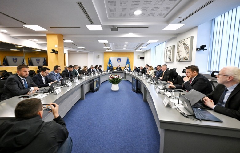 Qeveria mban mbledhje, merr disa vendime