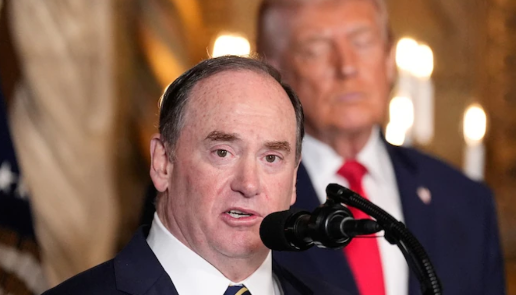 E papritur në SHBA, shefi i Marinës Amerikane largohet nga posti