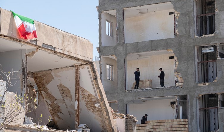 Sulmet SHBA-Izrael intensifikohen, Irani zotohet për hakmarrje Sulmet SHBA-Izrael intensifikohen, Irani zotohet për hakmarrje