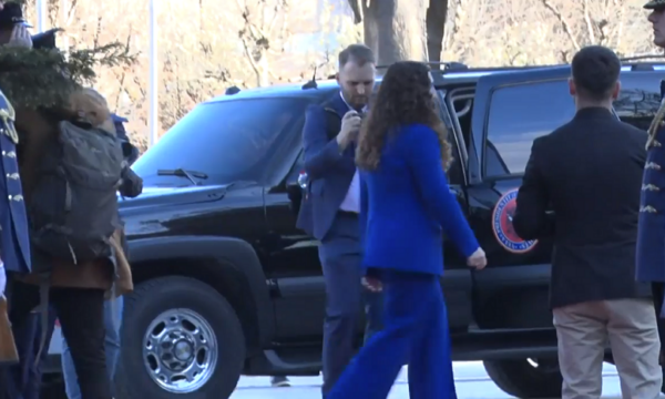 Osmani lë Presidencën pas pesë viteve, largohet me veturën që dikur e shfrytëzonte Rugova