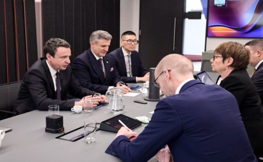 Kurti takon presidenten e BERZh në Londër, kërkon mbështetje për projekte ekonomike dhe infrastrukturore