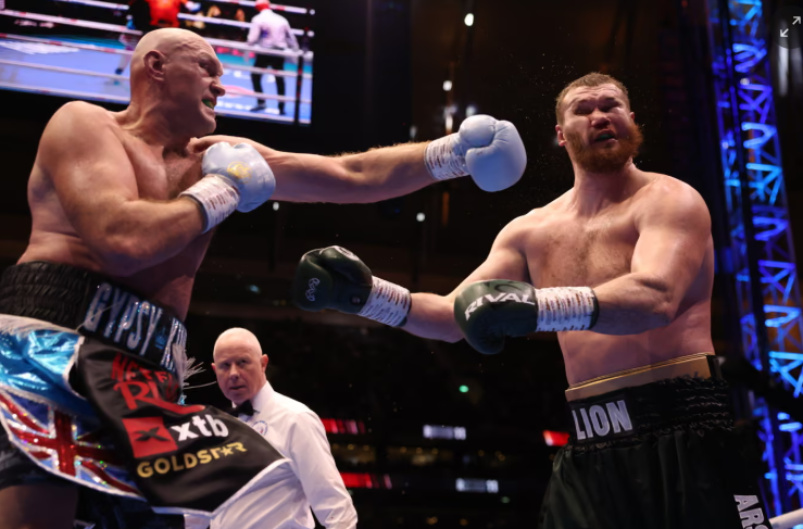 Fury rikthehet në ring me fitore, rrah Makhmudovin