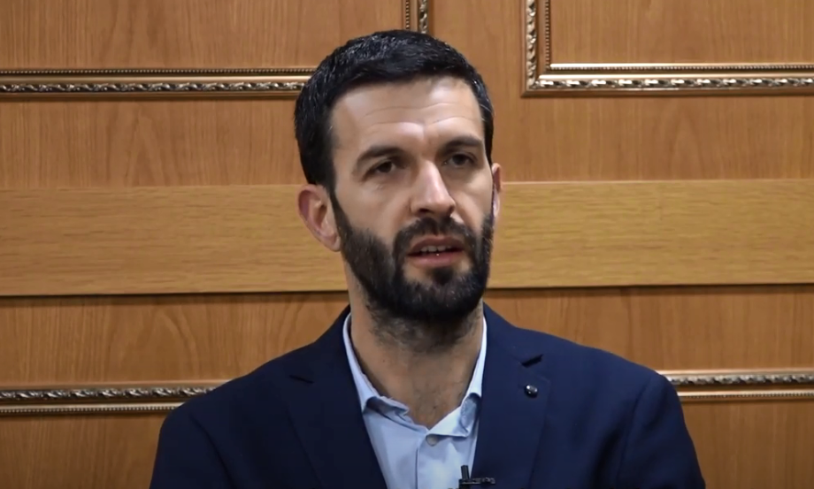 Rrahmani: Kurti s’ka guxim ta sulmojë Osmanin, do ta ruajë qetësinë, kalkulim për të mos humbur votues