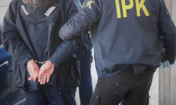 IPK arreston një polic të dyshuar për dhunë ndaj gruas, ndalohet për 48 orë dhe suspendohet nga puna
