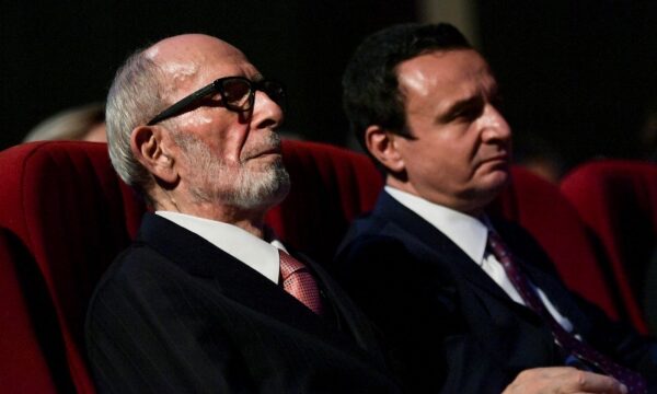 Kurti për Rexhep Qosjen: Populli shqiptar s’e ka një akademik tjetër që kontribuoi kaq shumë për gjuhën dhe kombin tonë