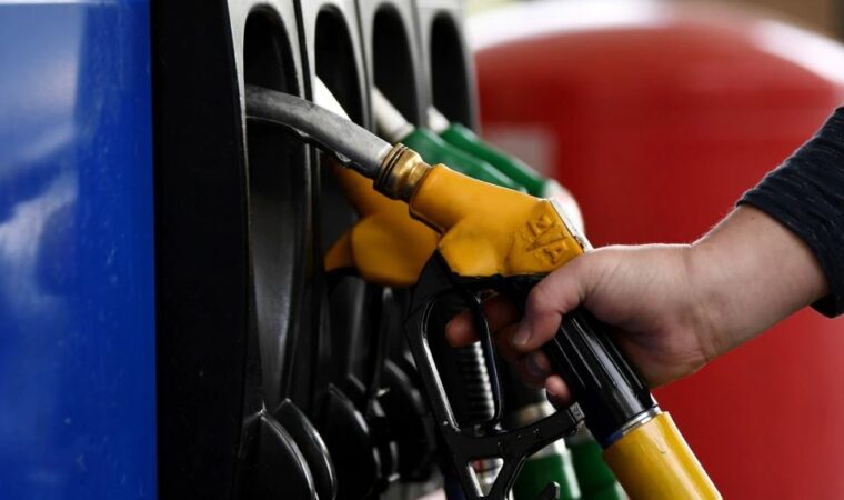Vazhdon rënia e çmimit të naftës, maksimalja e sotme 1.74 euro për litër