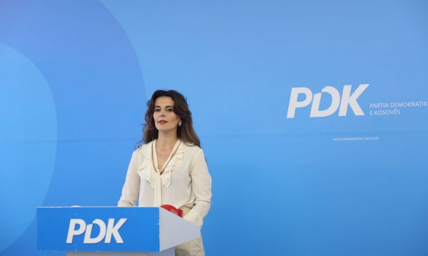 Konferenca e PDK’së, Çitaku: I bëj thirrje Feride Rushitit që të tërhiqet nga loja antikushtetuse e Kurtit