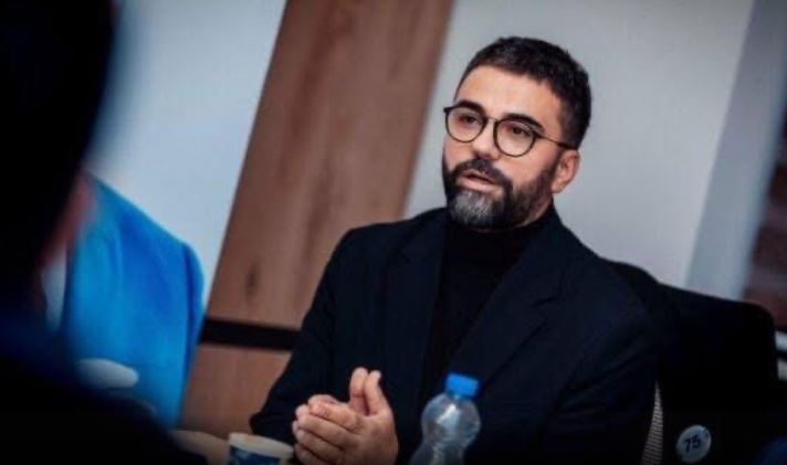 Gjykimi i ish-krerëve në Hagë, Behrami: Çdo shtyrje e verdiktit është kalkulim politik, vendimi të merret brenda afatit