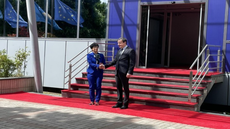 Kos: S’mund të ketë siguri në Europë pa Kosovën. Kurti: Të avancohet dosja për statusin e vendit kandidat