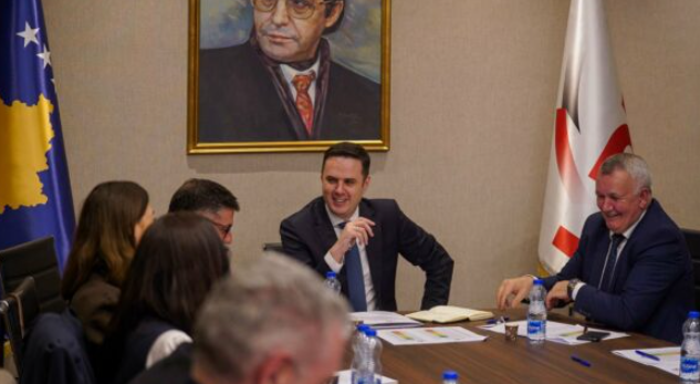 LDK mblidhet sot pasdite për të vendosur rreth bashkimit me Vjosa Osmanin