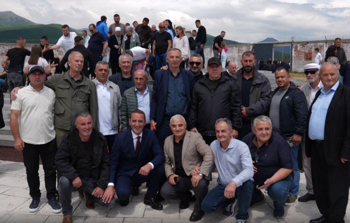 Daut Haradinaj: Masakra e Dubravës, dëshmi e gjenocidit serb në Kosovë – e vërteta nuk mund të fshihet
