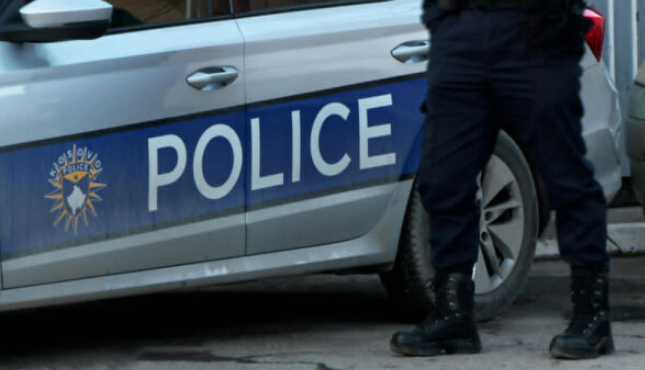 Kapet një kilogram marihuanë në një veturë në Llapushnik, policia tregon si i ra në gjurmë të dyshuarit