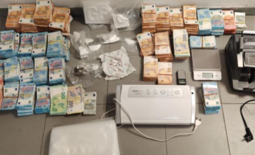 Shqiptari në Itali kapet me gjysmë milioni euro dhe kokainë në përpjekje për të ikur e shkel  policin me kombin e tij