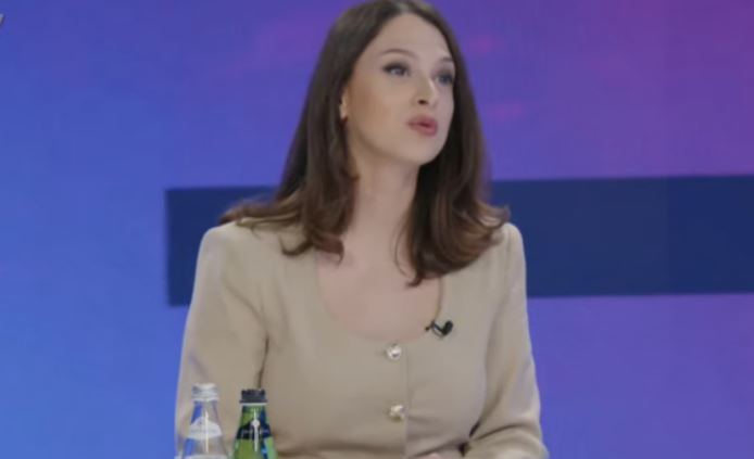 “Gjuhë seksiste”, Kica-Xhelili për ofendimin e Konjufcës ndaj Vjosa Osmanit: Asnjë grua e VV akoma nuk u distancua “Gjuhë seksiste”, Kica-Xhelili për ofendimin e Konjufcës ndaj Vjosa Osmanit: Asnjë grua e VV akoma nuk u distancua