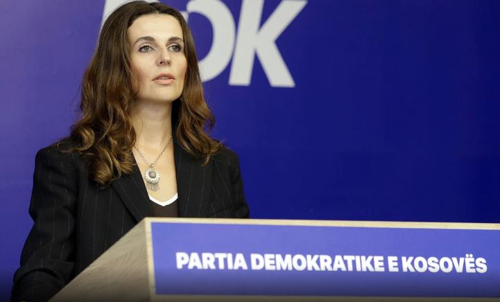 Çitaku reagon për përdorimin e një vajze të vogël në Vushtrri nga Kurti, për fushatë: E neveritshme, e papranueshme Çitaku reagon për përdorimin e një vajze të vogël në Vushtrri nga Kurti, për fushatë: E neveritshme, e papranueshme