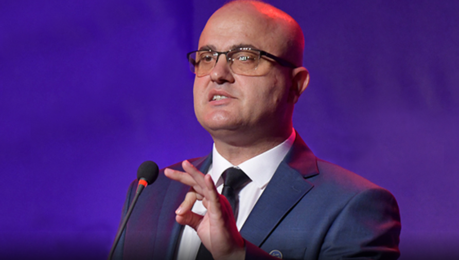 Haxhi Avdyli kërcënohet me dajak në Facebook: E bën tag Kurtin, thotë se janë cytur nga zyrat e Vetëvendosjes