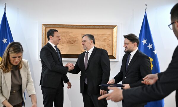 Kurti e pret Tërnavën në kryeministri, lidhin marrëveshje për rindërtimin e Xhamisë së Ibrit