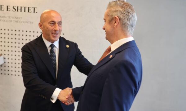 Hargreaves pas takimit me Haradinajn: Pas zgjedhjeve partitë të angazhohen për formimin e Qeverisë dhe zgjedhjen e Presidentit me kohë Hargreaves pas takimit me Haradinajn: Pas zgjedhjeve partitë të angazhohen për formimin e Qeverisë dhe zgjedhjen e Presidentit me kohë