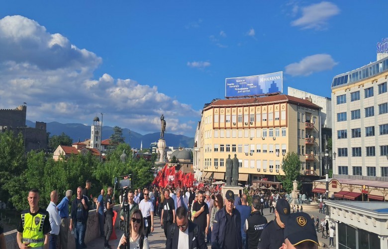 Maqedoni, studentët marshojnë për provimin e jurisprudencës në gjuhë shqipe Maqedoni, studentët marshojnë për provimin e jurisprudencës në gjuhë shqipe