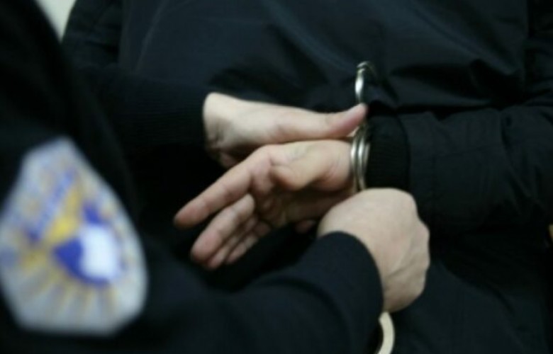 Dyshohet se rrëmbyen një burrë, pesë të arrestuar në Prishtinë Dyshohet se rrëmbyen një burrë, pesë të arrestuar në Prishtinë