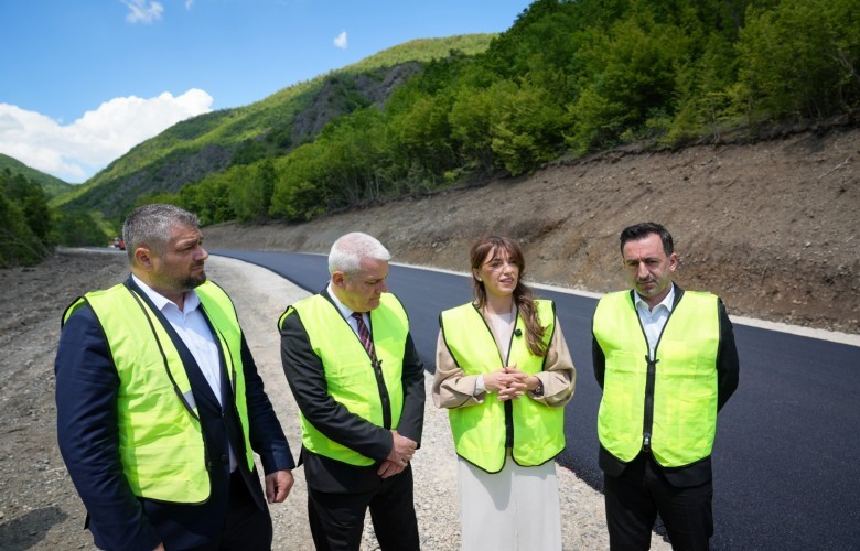 Haxhiu: Rrugët janë lidhje mes njerëzve dhe dëshmi e pranisë së shtetit Haxhiu: Rrugët janë lidhje mes njerëzve dhe dëshmi e pranisë së shtetit