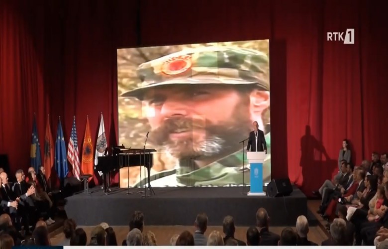 Në Prishtinë u shënua ceremoni përkujtimore për Fehmi e Xhevë Lladrovcin Në Prishtinë u shënua ceremoni përkujtimore për Fehmi e Xhevë Lladrovcin