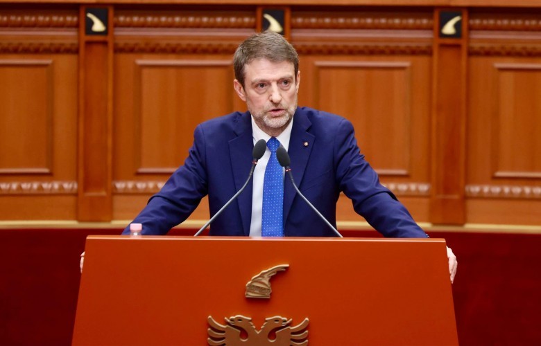 Hoxha sot viziton Kosovën, pritet nga Haxhiu dhe Kurti Hoxha sot viziton Kosovën, pritet nga Haxhiu dhe Kurti