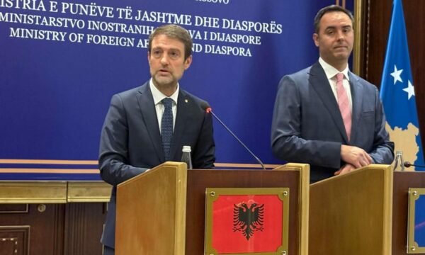 Hoxha: Kosova, prioritet absolut i politikës së jashtme të Shqipërisë, kush e prek Kosovën, e prek Shqipërinë