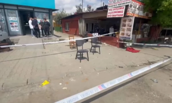 Të shtëna me armë zjarri në Turqi, 4 viktima dhe 8 të plagosur, autori dyshohet të jetë një 17-vjeçar Të shtëna me armë zjarri në Turqi, 4 viktima dhe 8 të plagosur, autori dyshohet të jetë një 17-vjeçar