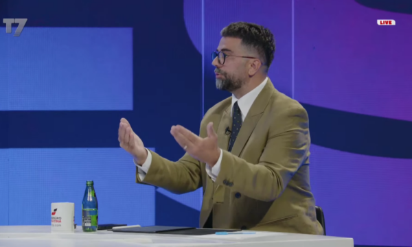 ‘‘Këto janë inskenime – Aty Mehana shkoi me qëllim”, Artan Behrami: Kurti është në panik të thellë, sa herë e sheh këtë rrezik, bëhet agresiv