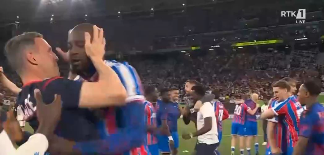 Crystal Palace bën historinë, fiton trofeun e Conference League Crystal Palace bën historinë, fiton trofeun e Conference League