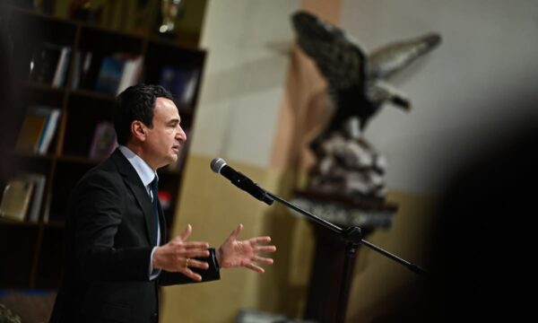 Kurti fushatë me qeveritë që kishin udhëhequr Kosovën para vitit 2020: Me ne ka marrë fund shprehja “rroga e vogël, fitimi i madh”