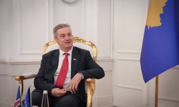 Hargreaves u kërkon kompromis partive për Presidentin që të evitohet skenari i përsëritjes së zgjedhjeve Hargreaves u kërkon kompromis partive për Presidentin që të evitohet skenari i përsëritjes së zgjedhjeve