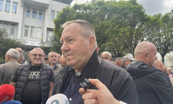 Kryetari i Veteranëve: Nëse Sami Lushtaku arrestohet me dhunë, do të përgjigjemi njëjtë