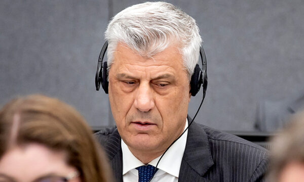 “Aty ku me ke lanë” Hashim Thaçi i përgjigjet me humor telefonatës së Blendi Fevziut- sonte intervista “Aty ku me ke lanë” Hashim Thaçi i përgjigjet me humor telefonatës së Blendi Fevziut- sonte intervista