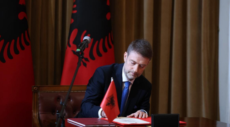 Ferit Hoxha bën bilancin e 100 ditëve në detyrë: Shqipëria nuk ka qenë kurrë më e vlerësuar në botë, në prag të realizimit të ëndrrës evropiane Ferit Hoxha bën bilancin e 100 ditëve në detyrë: Shqipëria nuk ka qenë kurrë më e vlerësuar në botë, në prag të realizimit të ëndrrës evropiane