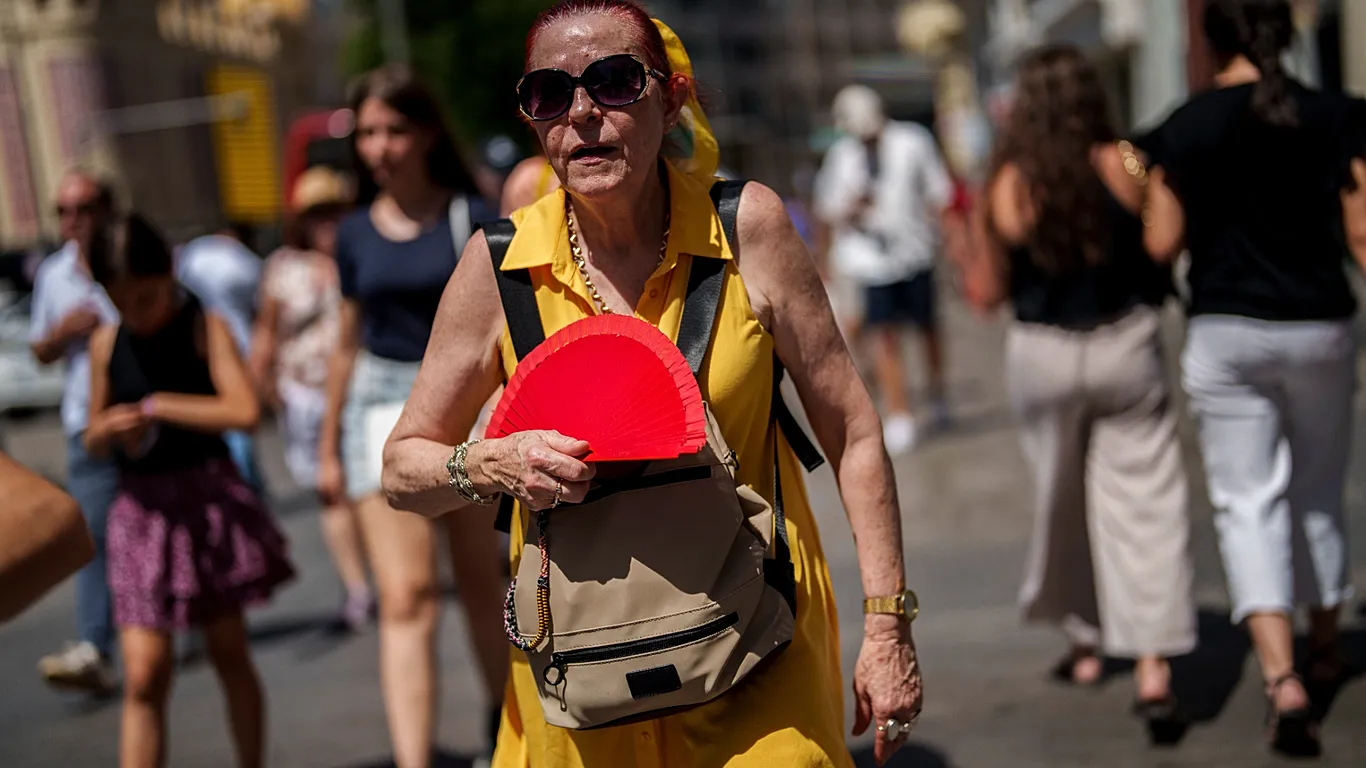 Spanja përfshihet nga vala e parë e madhe e të nxehtit, temperatura deri në 45°C Spanja përfshihet nga vala e parë e madhe e të nxehtit, temperatura deri në 45°C