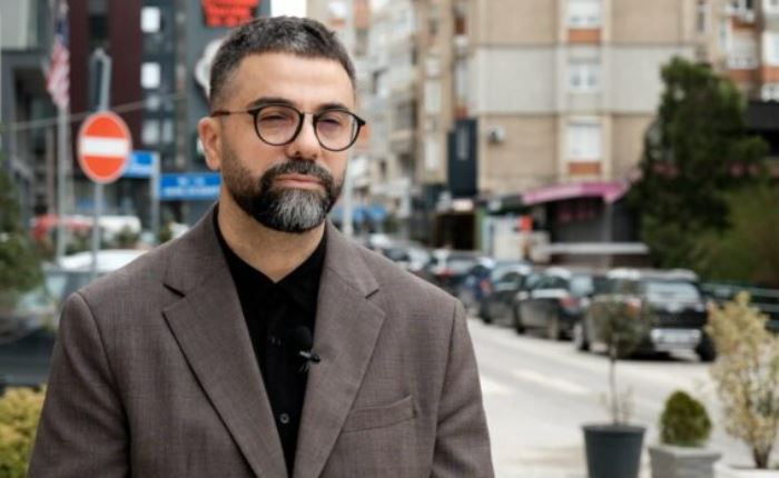 Artan Behrami: Kurti ende s’ka shprehur publikisht ngushëllime për Sahit Jasharin, reagimi i Albulena Haxhiut ishte i ftohtë