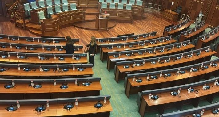 Analistët: Pa konsensus politik, vendi rrezikon zgjedhje të reja Analistët: Pa konsensus politik, vendi rrezikon zgjedhje të reja