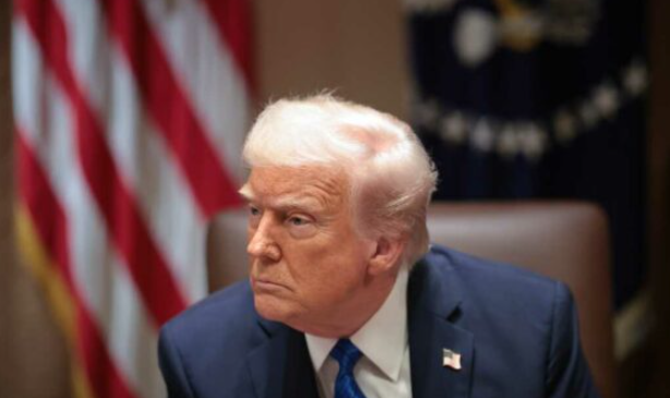 Trump thotë se SHBA-ja mund të nisë “lëshimin e bombave” nëse Irani nuk “sillet mirë” Trump thotë se SHBA-ja mund të nisë “lëshimin e bombave” nëse Irani nuk “sillet mirë”