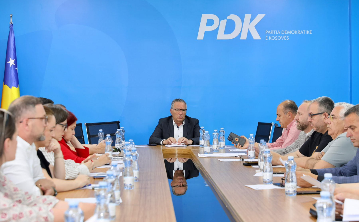 Mblidhet kryesia e PDK-së, nisin përgatitjet për zgjedhjet e brendshme Mblidhet kryesia e PDK-së, nisin përgatitjet për zgjedhjet e brendshme