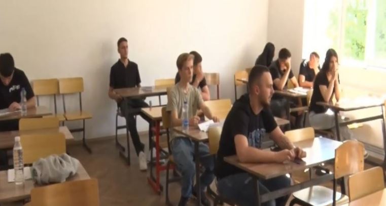 Mbi 19 mijë maturantë iu nënshtruan testit të maturës në 152 qendra testimi