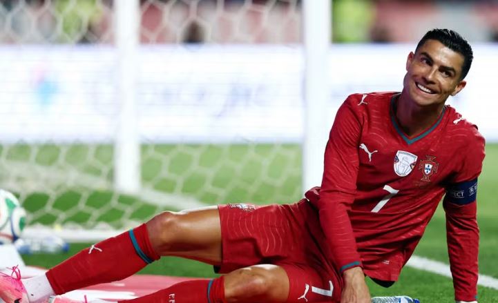 Alves del në mbrojtje të Ronaldos: Besimi te Cristiano nuk lëkundet