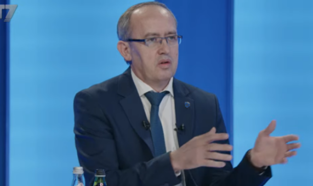 Avdullah Hoti reagon pas sinjaleve të Lutfi Hazirit për bashkëpunim me VV: S’do të ketë eksperimente, LDK s’është pronë e askujt Avdullah Hoti reagon pas sinjaleve të Lutfi Hazirit për bashkëpunim me VV: S’do të ketë eksperimente, LDK s’është pronë e askujt