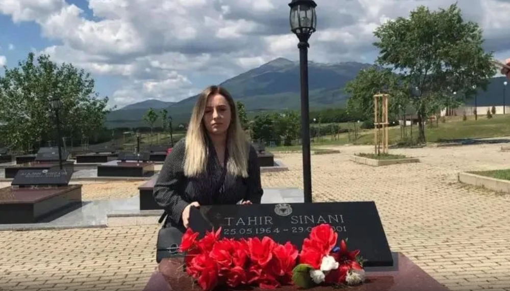 Vajza e Tahir Sinanit i reagon Taulant Ballës: Sot ma vrave babën për së dyti
