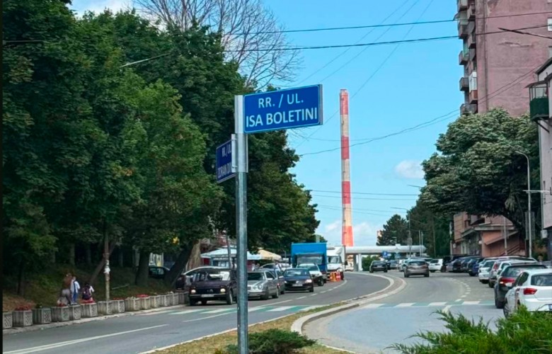 Në Mitrovicën e Veriut vendosen tabelat me emrat e rinj të rrugëve