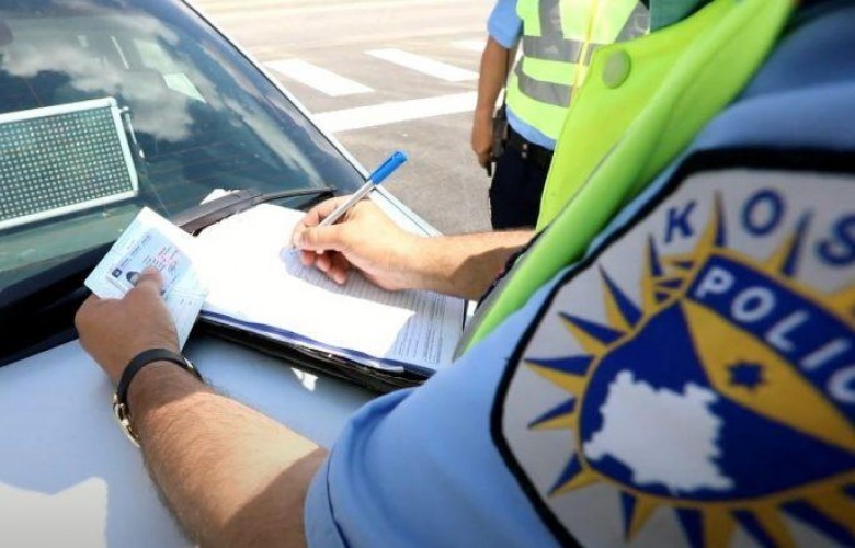 Policia shqiptoi mbi 2100 gjoba komunikacioni në 24 orët e fundit
