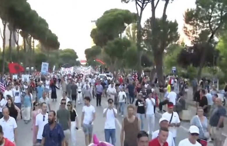 Protestuesit përsërisin kërkesat në ditën e 27-të të protestës
