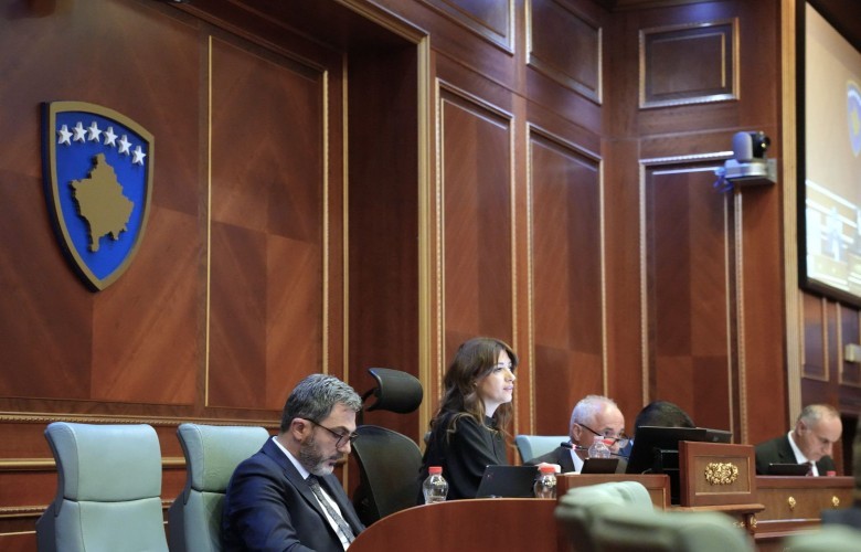 Analistët: Presidenti mund të zvarritet, Kuvendi e Qeveria jo