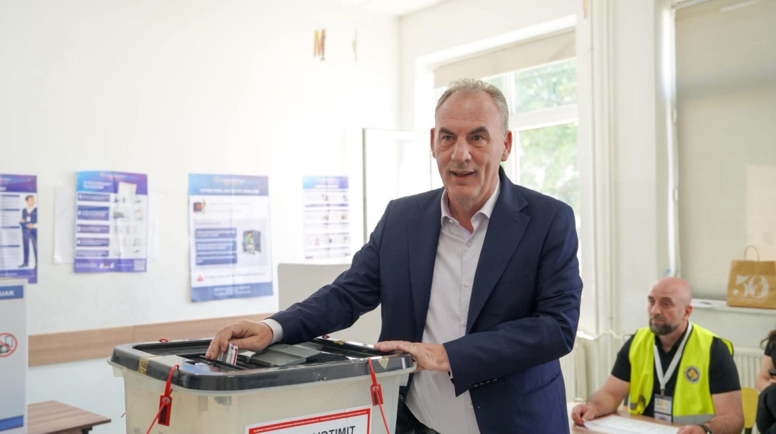 Fatmir Limaj: Vota juaj vendos për të ardhmen e Kosovës Fatmir Limaj: Vota juaj vendos për të ardhmen e Kosovës